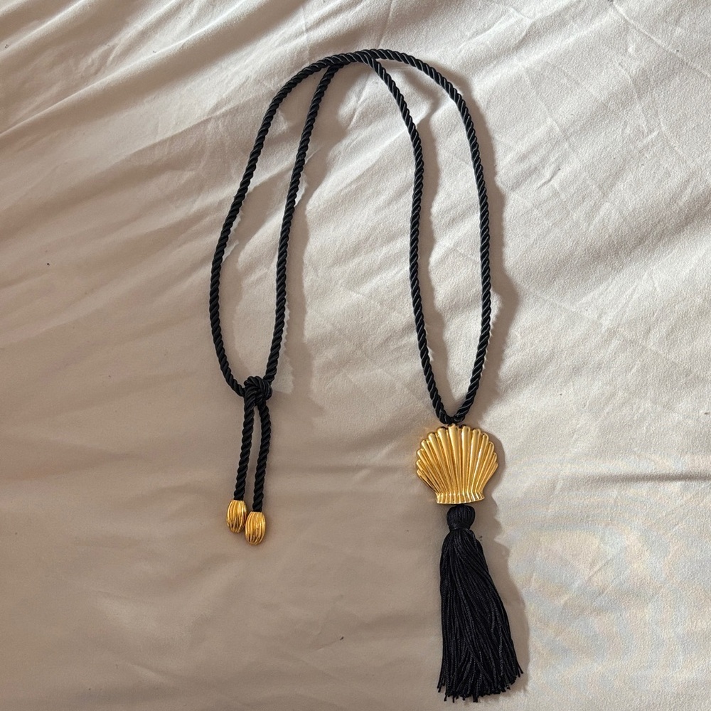 Elegant Black and Gold Shell Pendant Necklace